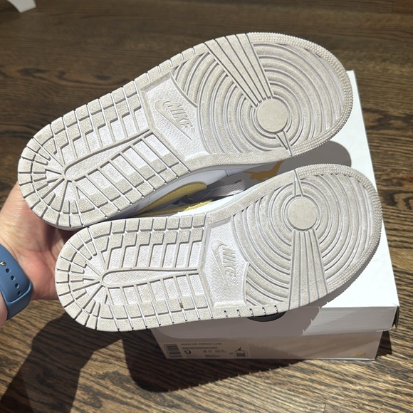 Air Jordan 1 Low Barely Grape Size 9 Nike - Picture 8 of 10